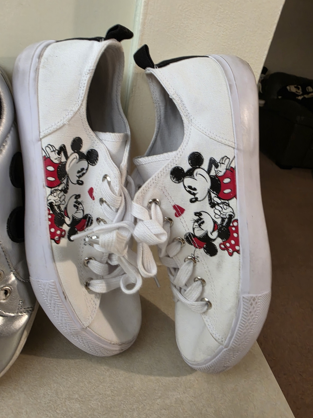 Mickey & Minnie Mouse White Sneakers Women’s Size 10 Disney Shoes